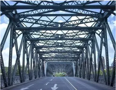风速跳到17.4米/秒，塔吊监测报警后司机落臂避险